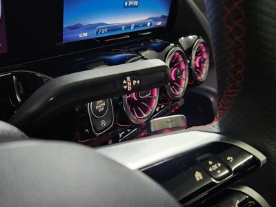 صورة 9 لـ 2025 Mercedes-BENZ GLA