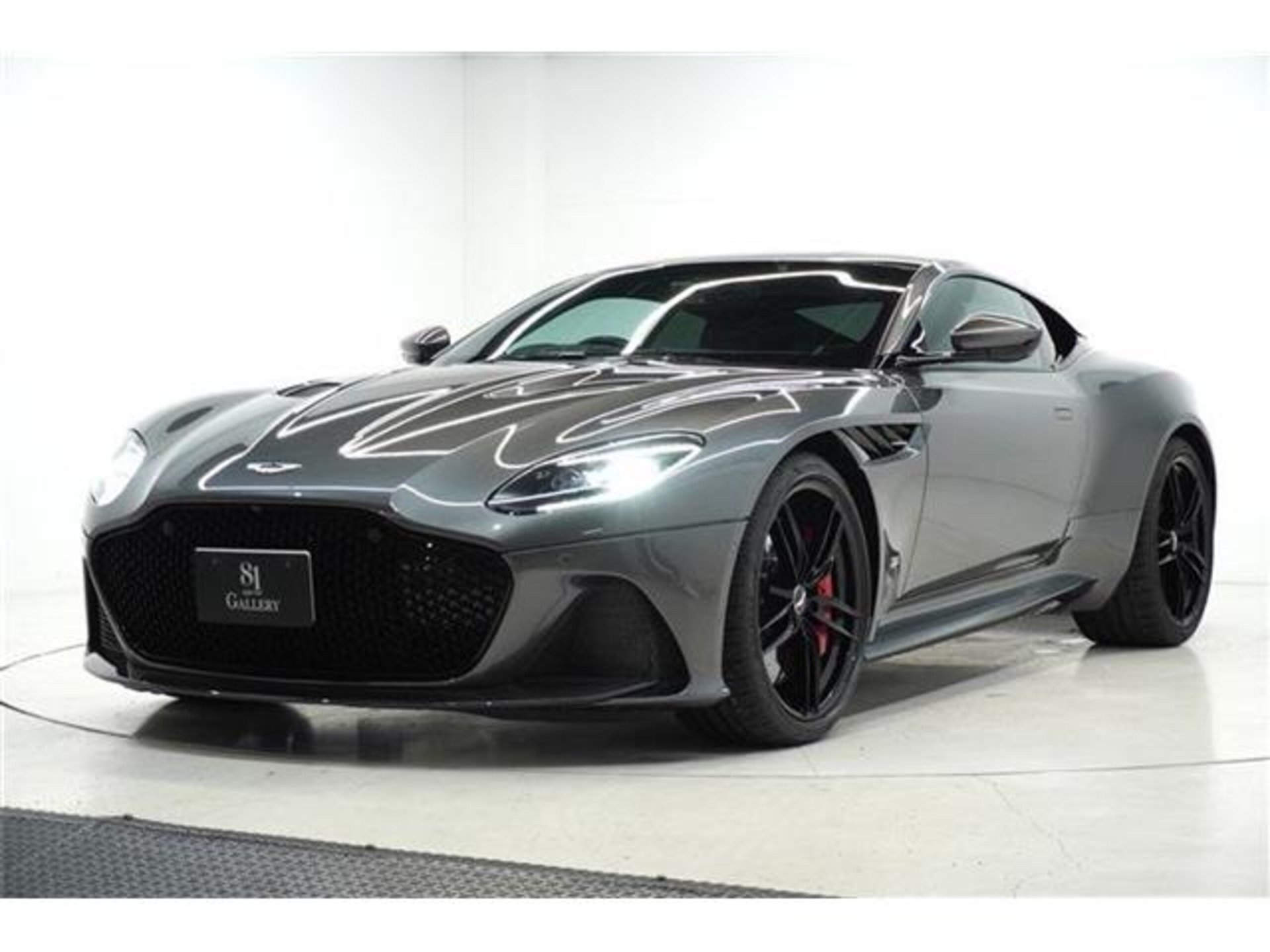 ASTON MARTIN DBS SUPERLEGGERA - View 1
