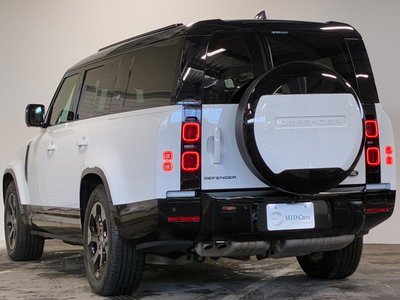 LAND ROVER DEFENDER - 9