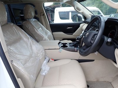 TOYOTA LAND CRUISER 300 - 6