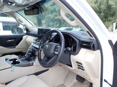 TOYOTA LAND CRUISER 300 - 5