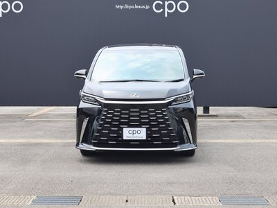 2025 Lexus LM photo 2