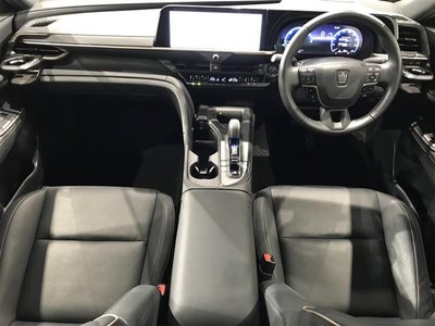TOYOTA CROWN CROSSOVER - 2