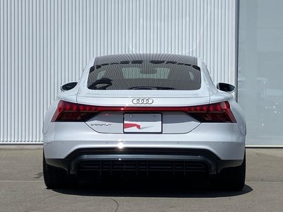 AUDI E-TRON GT QUATTRO - 9