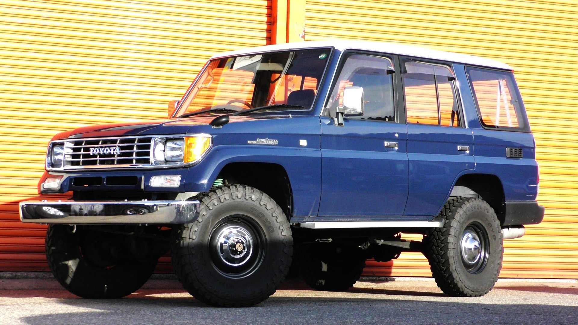 TOYOTA LAND CRUISER PRADO - View 1