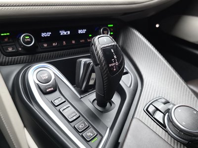 صورة 9 لـ 2016 BMW I8