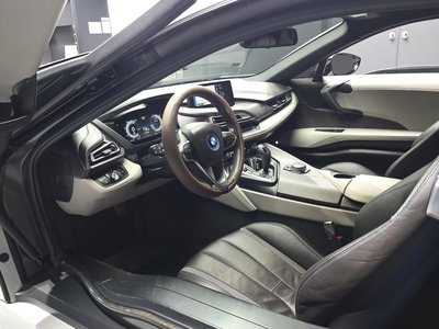 صورة 10 لـ 2016 BMW I8