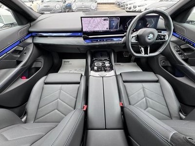 2024 BMW 5 SERIES — фото 3