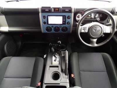 TOYOTA FJ CRUISER - 2