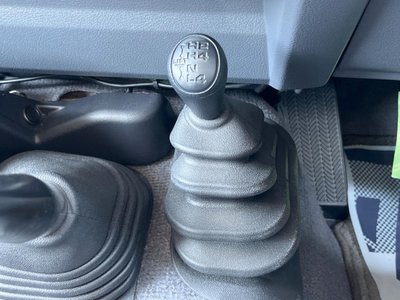 TOYOTA LAND CRUISER 70 - 5