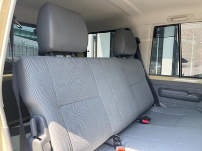 TOYOTA LAND CRUISER 70 - 7