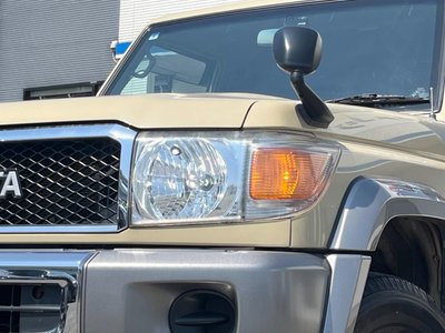 TOYOTA LAND CRUISER 70 - 10