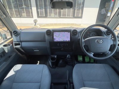 TOYOTA LAND CRUISER 70 - 2