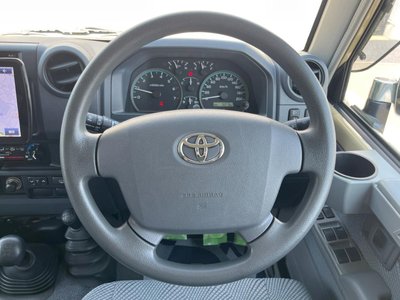 TOYOTA LAND CRUISER 70 - 9