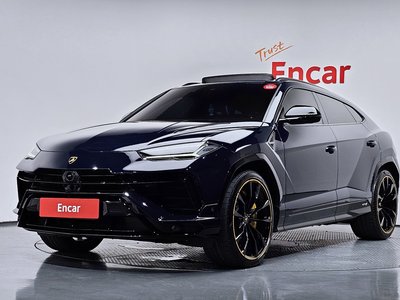 2023 Lamborghini URUS photo 1