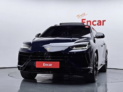2023 Lamborghini URUS photo 2