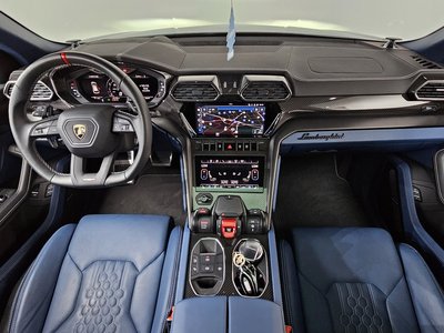 2023 Lamborghini URUS photo 5