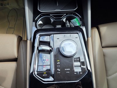 صورة 9 لـ 2025 BMW I5