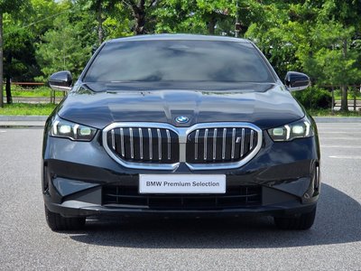 صورة 2 لـ 2025 BMW I5