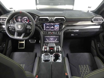 LAMBORGHINI URUS - 4