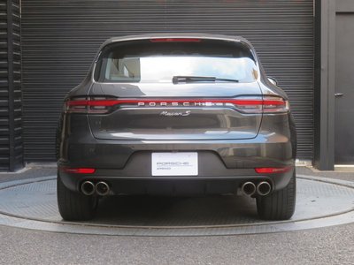 PORSCHE MACAN - 9