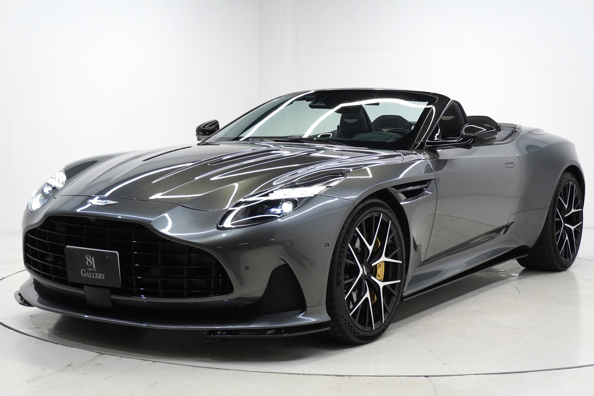 ASTON MARTIN DB12 VOLANTE - View 1