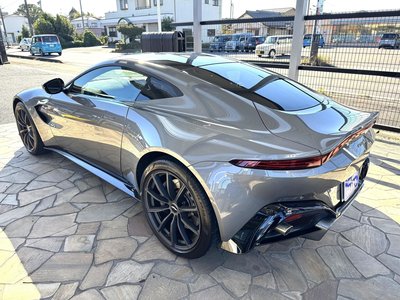 ASTON MARTIN VANTAGE - 9