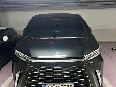 صورة 1 لـ 2025 Lexus LM
