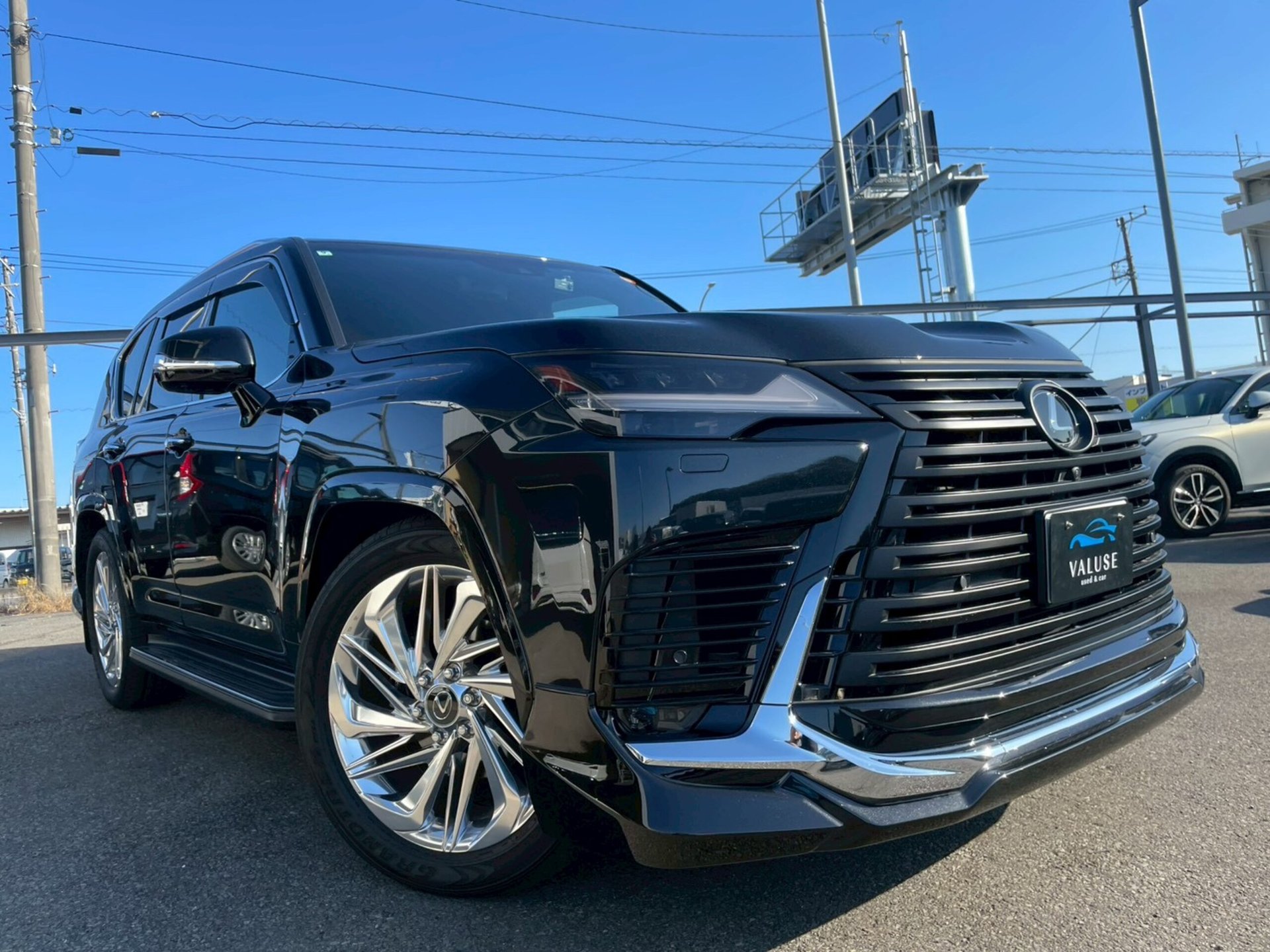 LEXUS LX - View 1