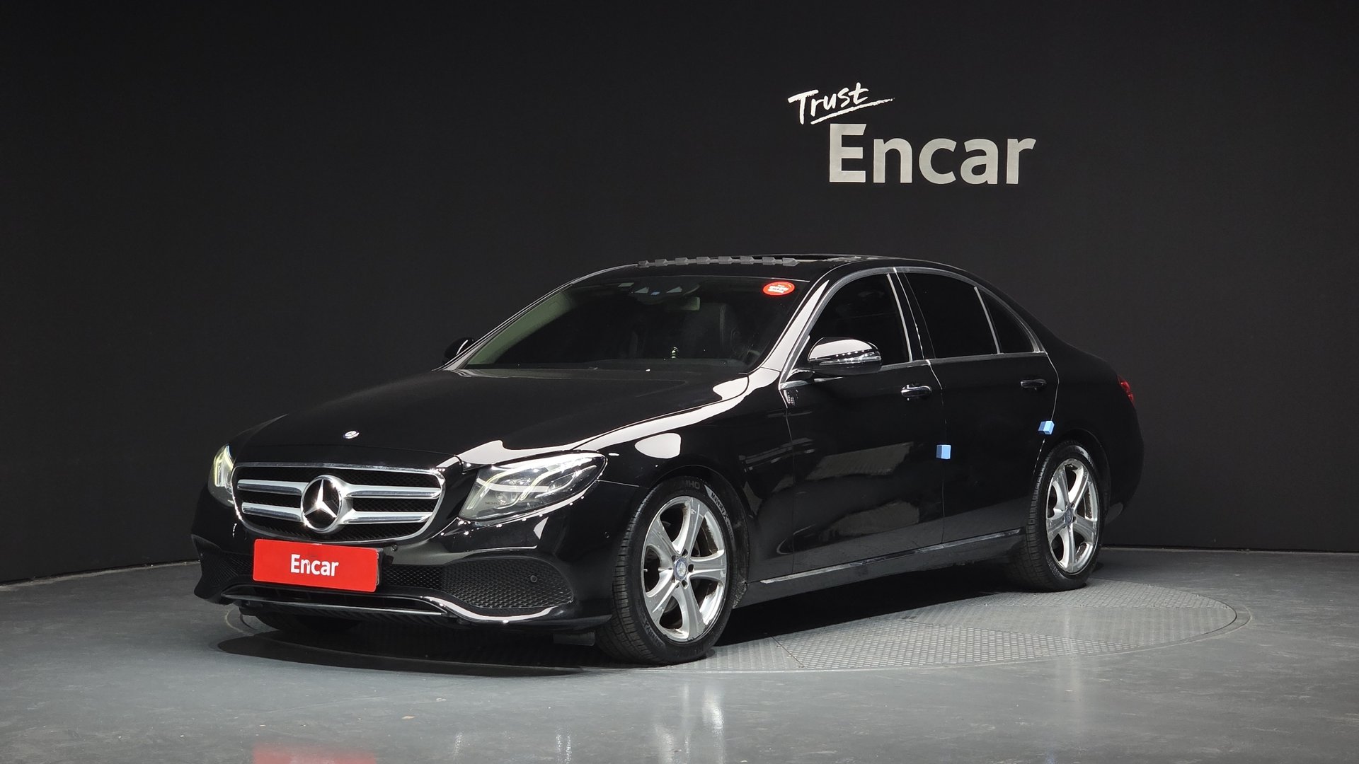 MERCEDES-BENZ E-CLASS - View 1