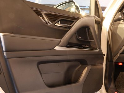 2024 Lexus LX — миниатюра 17