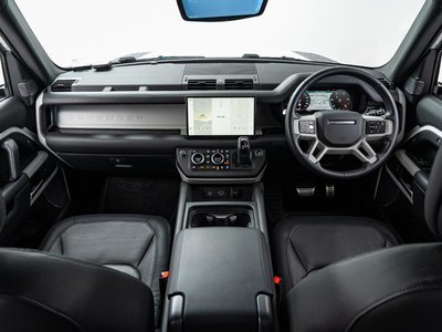LAND ROVER DEFENDER - 2