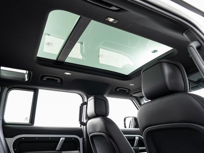 LAND ROVER DEFENDER - 4