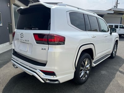 TOYOTA LAND CRUISER - 7