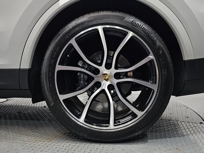 صورة 8 لـ 2023 Porsche CAYENNE