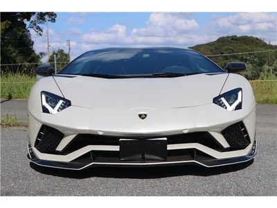 LAMBORGHINI AVENTADOR - 2