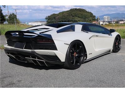 LAMBORGHINI AVENTADOR - 5