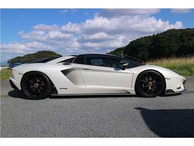 LAMBORGHINI AVENTADOR - 4