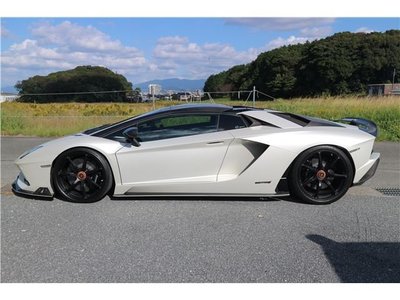 LAMBORGHINI AVENTADOR - 8