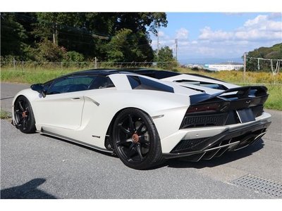 LAMBORGHINI AVENTADOR - 7