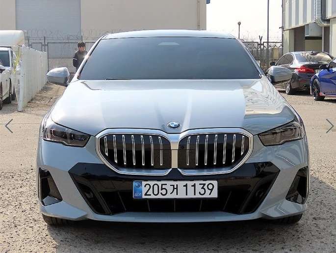 BMW 5 SERIES - View 1