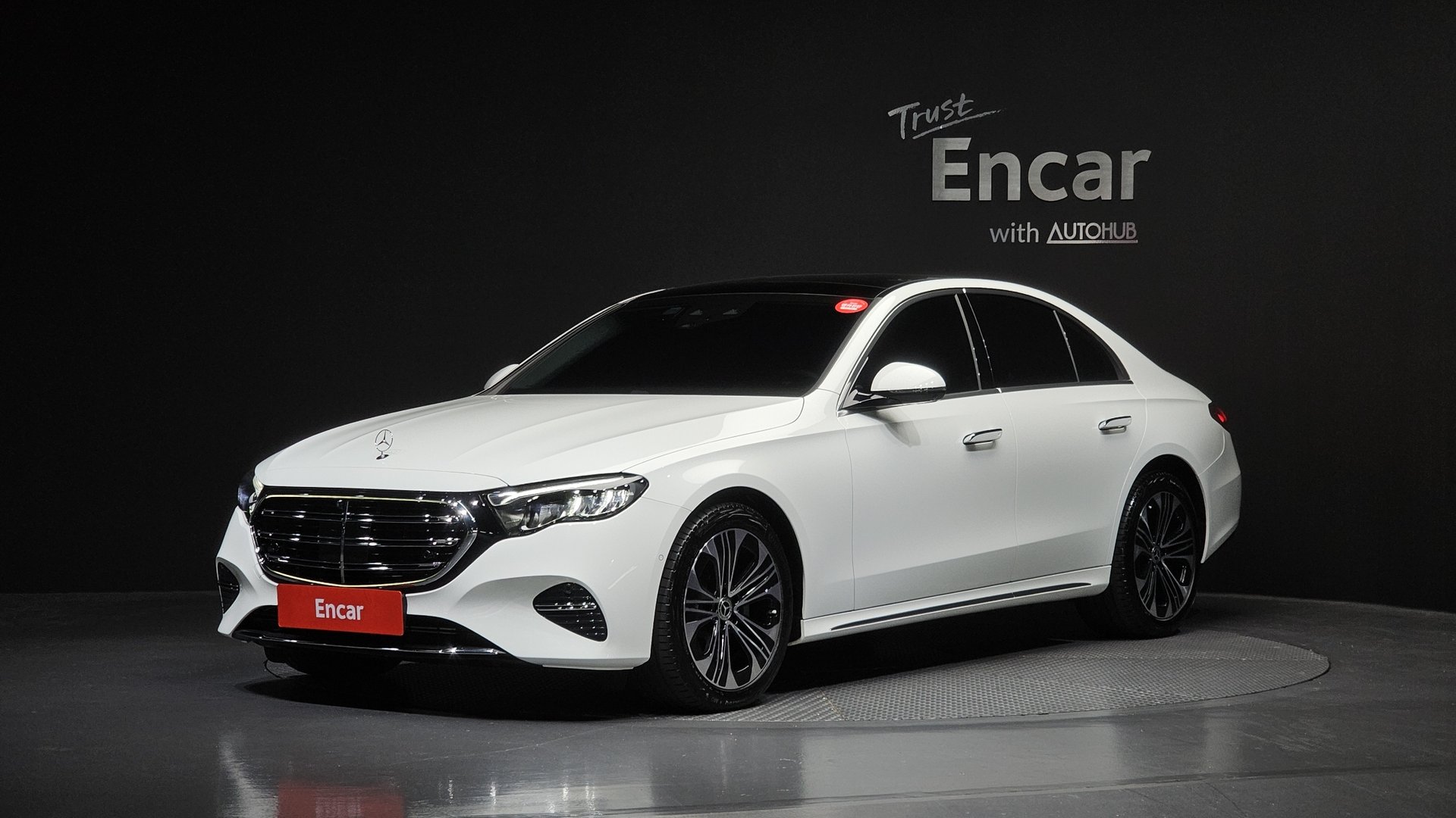 MERCEDES-BENZ E-CLASS - View 1