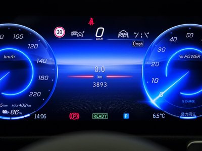 MERCEDES-BENZ EQB - 6