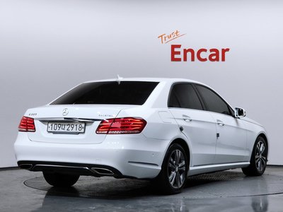 MERCEDES-BENZ E-CLASS - 4
