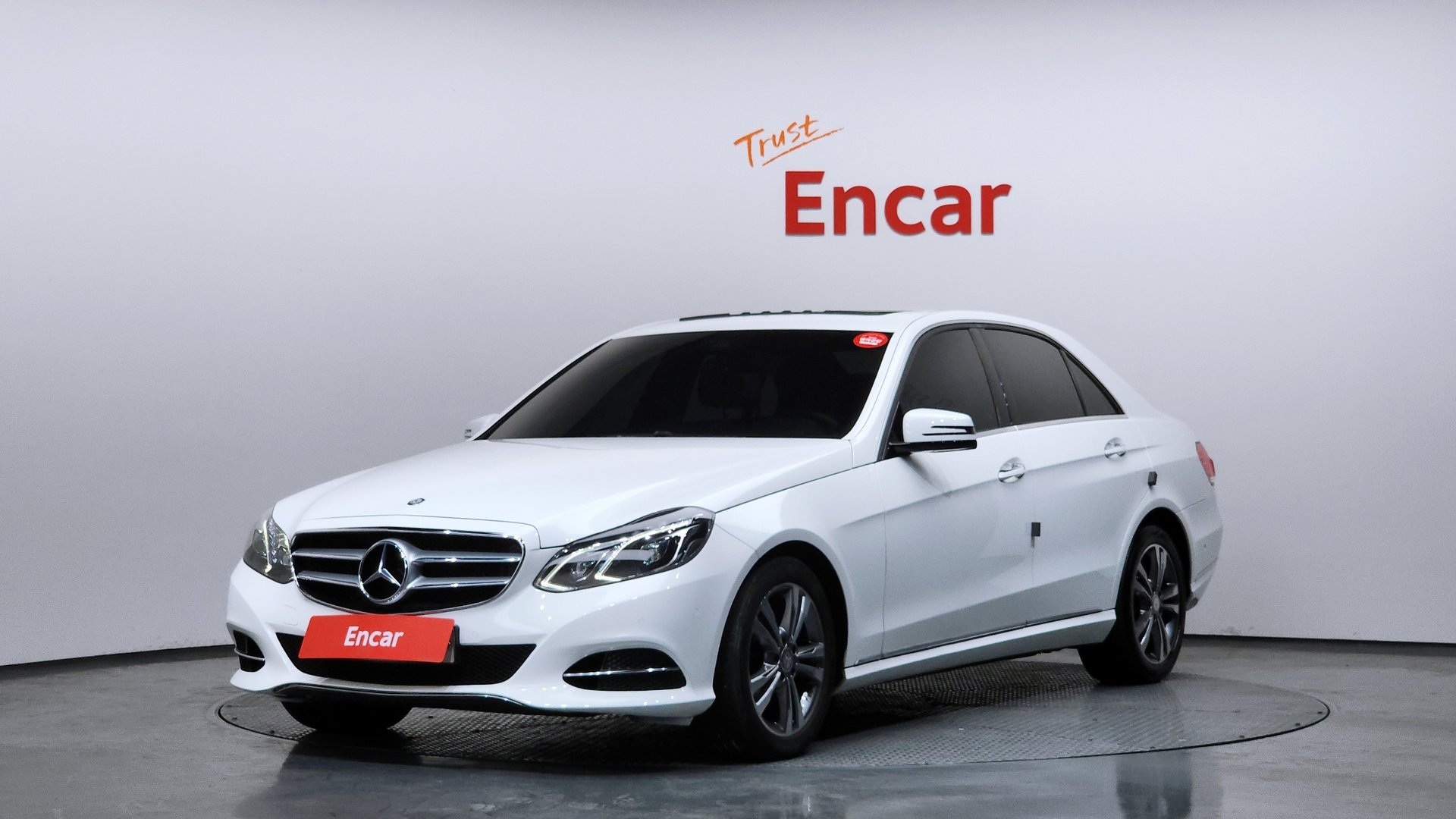 MERCEDES-BENZ E-CLASS - View 1