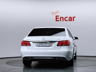 MERCEDES-BENZ E-CLASS - 3