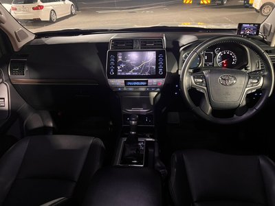 TOYOTA LAND CRUISER PRADO - 8