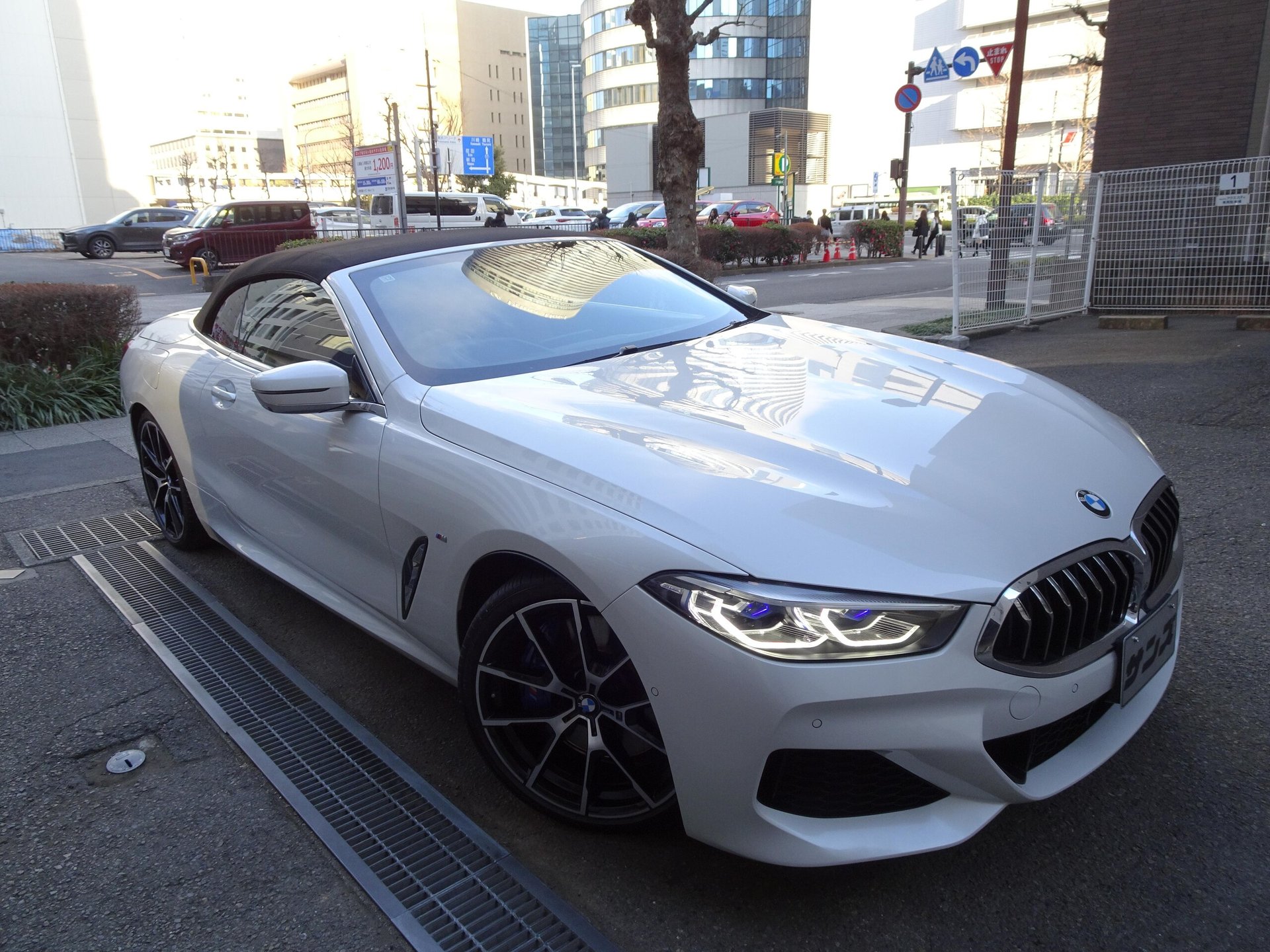 BMW 8 SERIES CABRIOLET - View 1