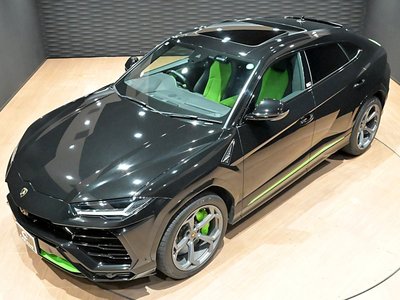 LAMBORGHINI URUS - 8