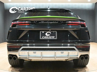 LAMBORGHINI URUS - 7